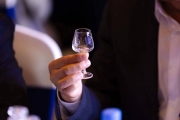 白酒专家钟杰从品味第五代青花郎重新赋予中国酒品饮升华